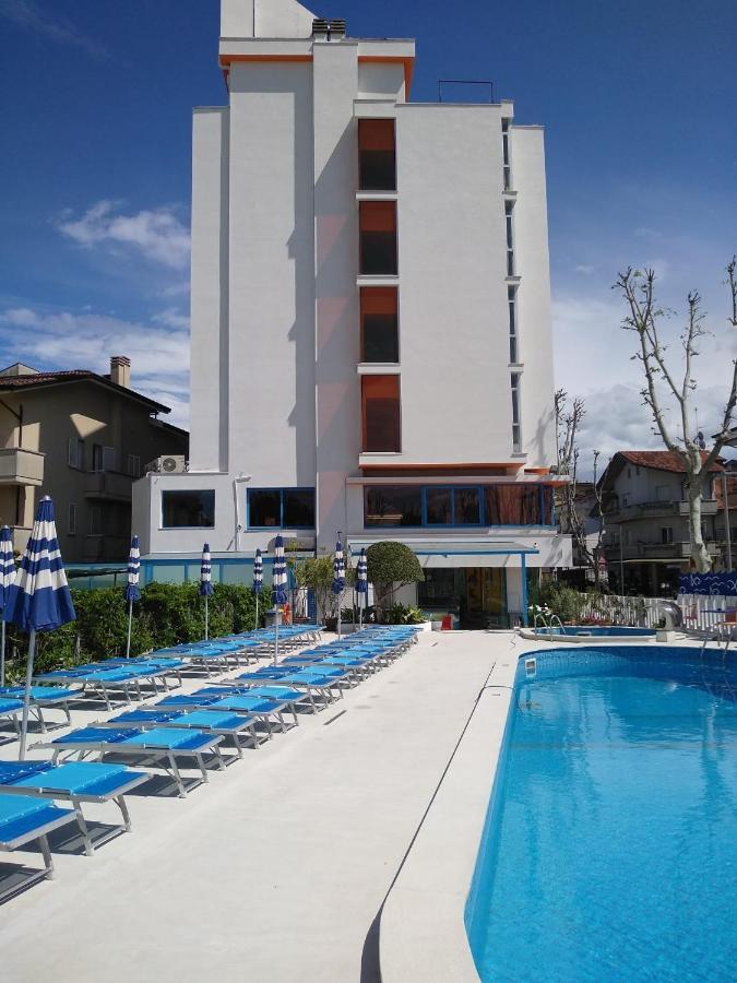 Hotel Senior Каттоліка Екстер'єр фото