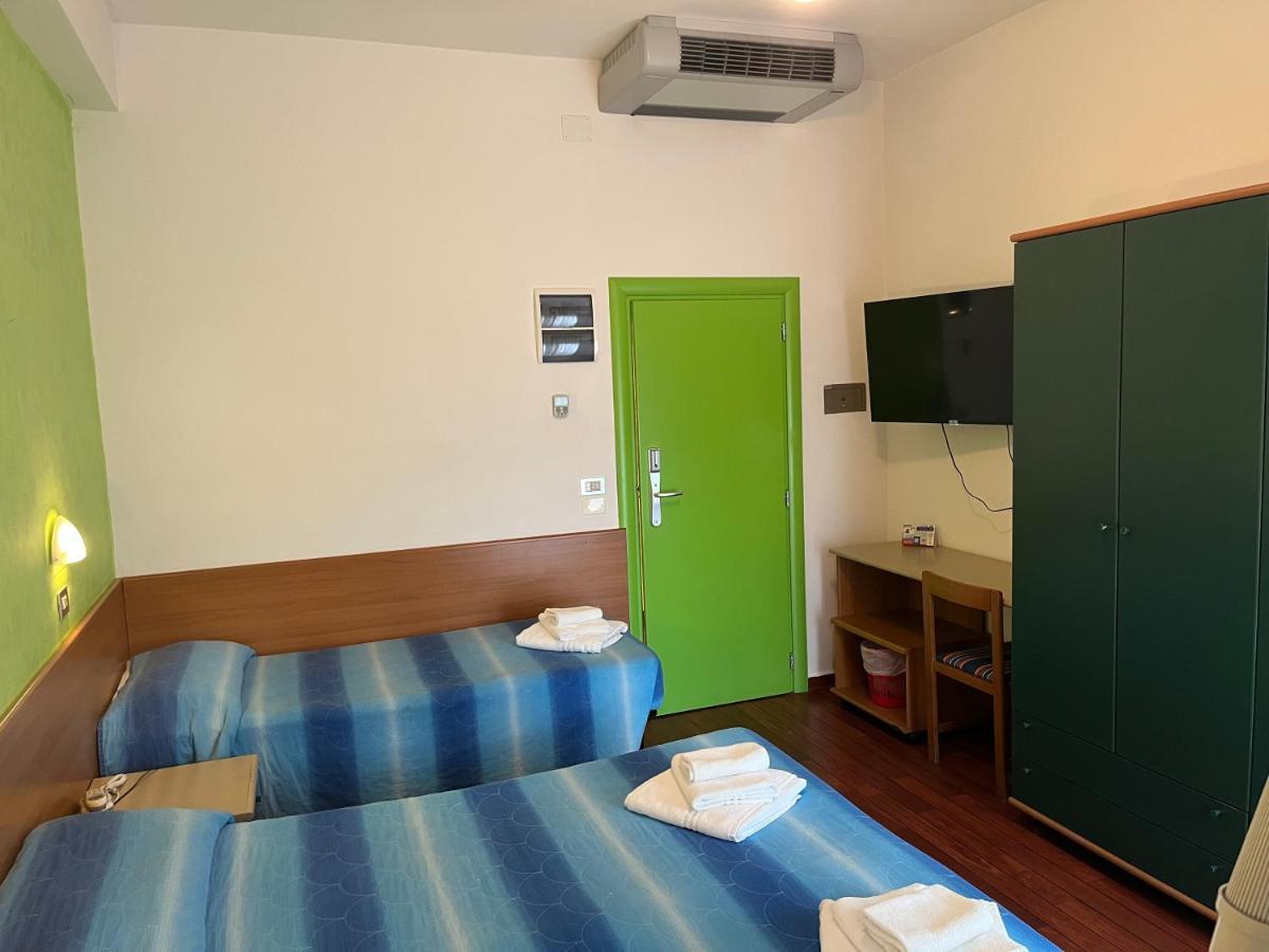 Hotel Senior Каттоліка Екстер'єр фото