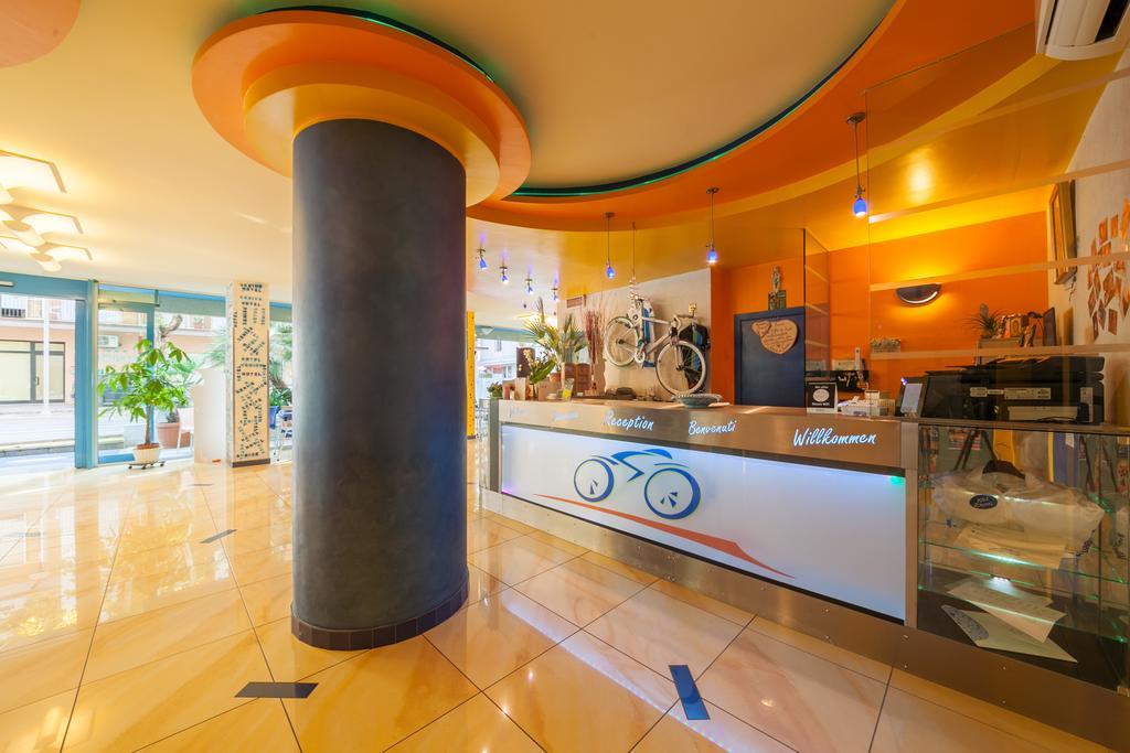 Hotel Senior Каттоліка Екстер'єр фото